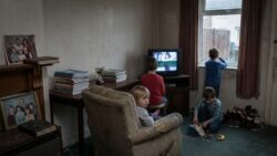 People Who Barely Speak To Their Siblings Often Shared These 9 Childhood Experiences